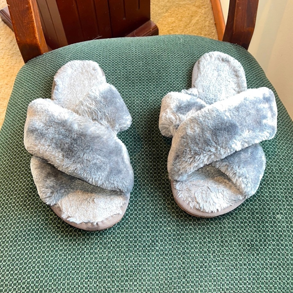 Soft, Criss Cross Grey Slippers